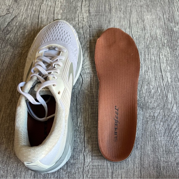 Brooks Women's Adrenaline GTS 18 Running Shoes Size 9 - Picture 10 of 16